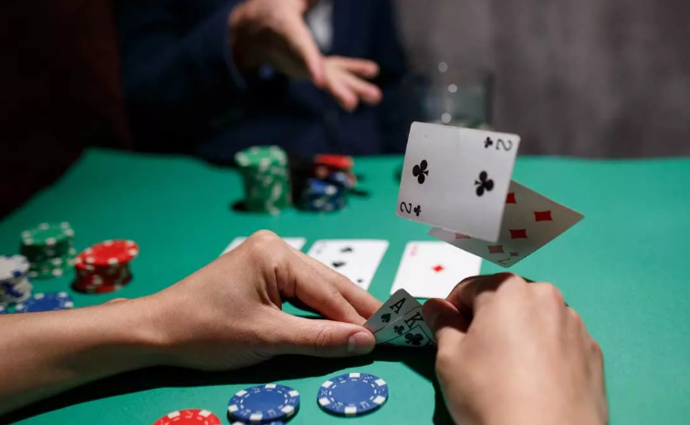 What Does Fold Mean in Poker