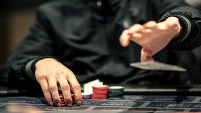 What Does It Mean to Fold in Poker